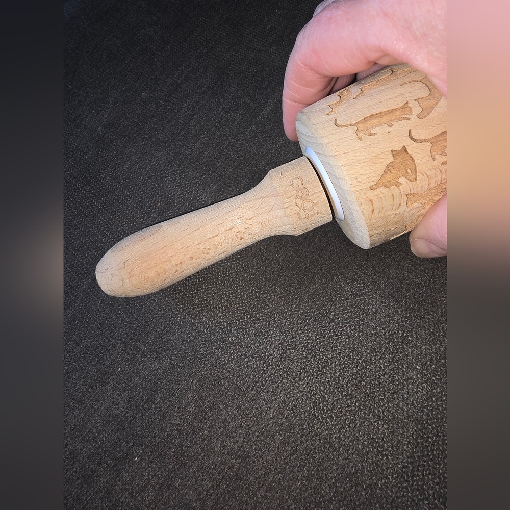 Embossed Rolling Pin with Animal Design - Picture 2 of 3